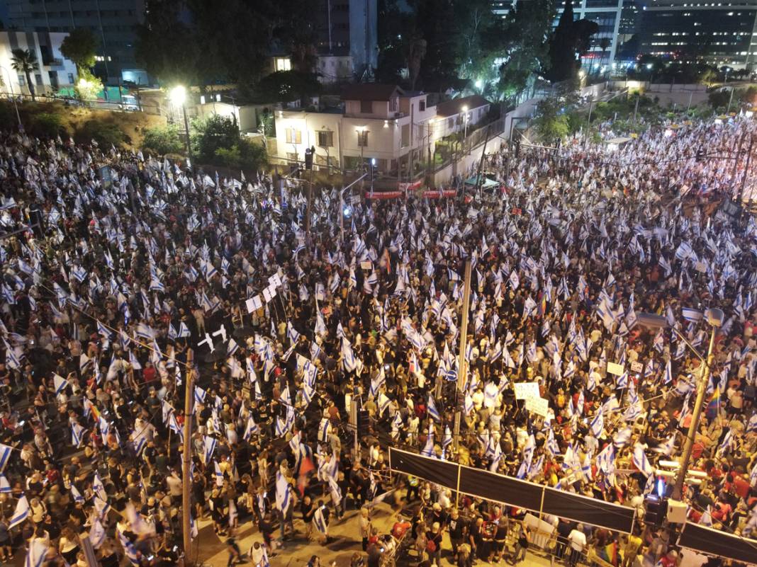 'Yargı reformu' protestoları 27. haftasında: İsrail polisinden TOMA'lı müdahale 14