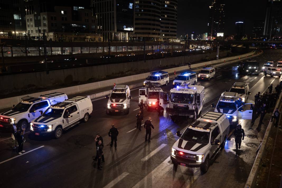 'Yargı reformu' protestoları 27. haftasında: İsrail polisinden TOMA'lı müdahale 17