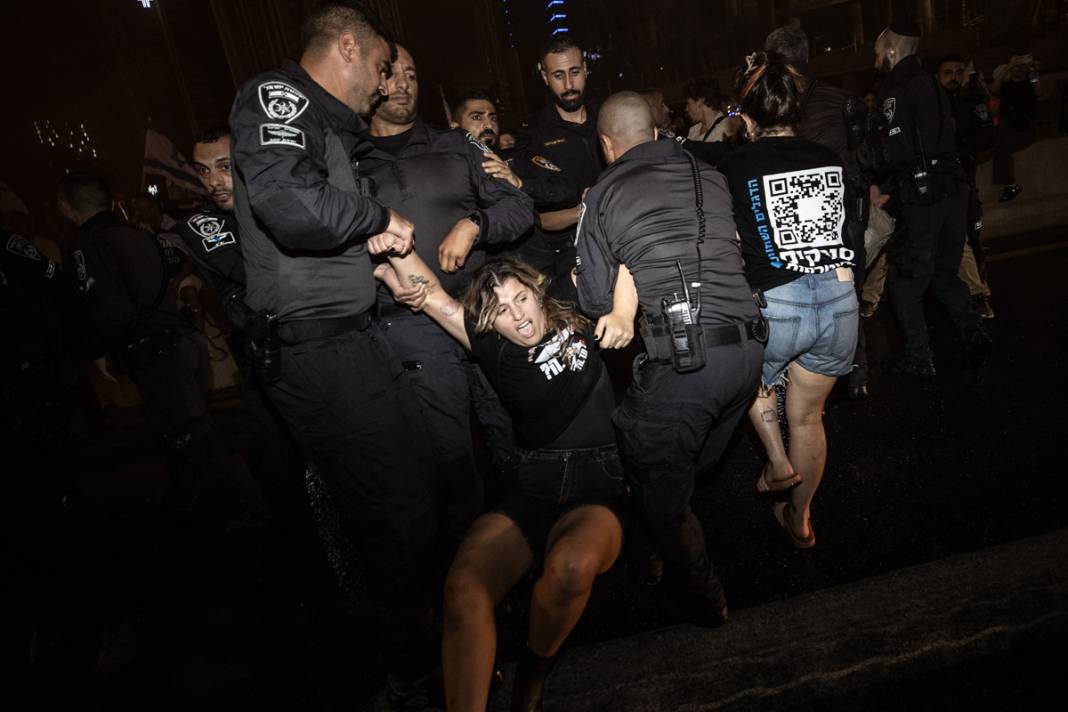 'Yargı reformu' protestoları 27. haftasında: İsrail polisinden TOMA'lı müdahale 15