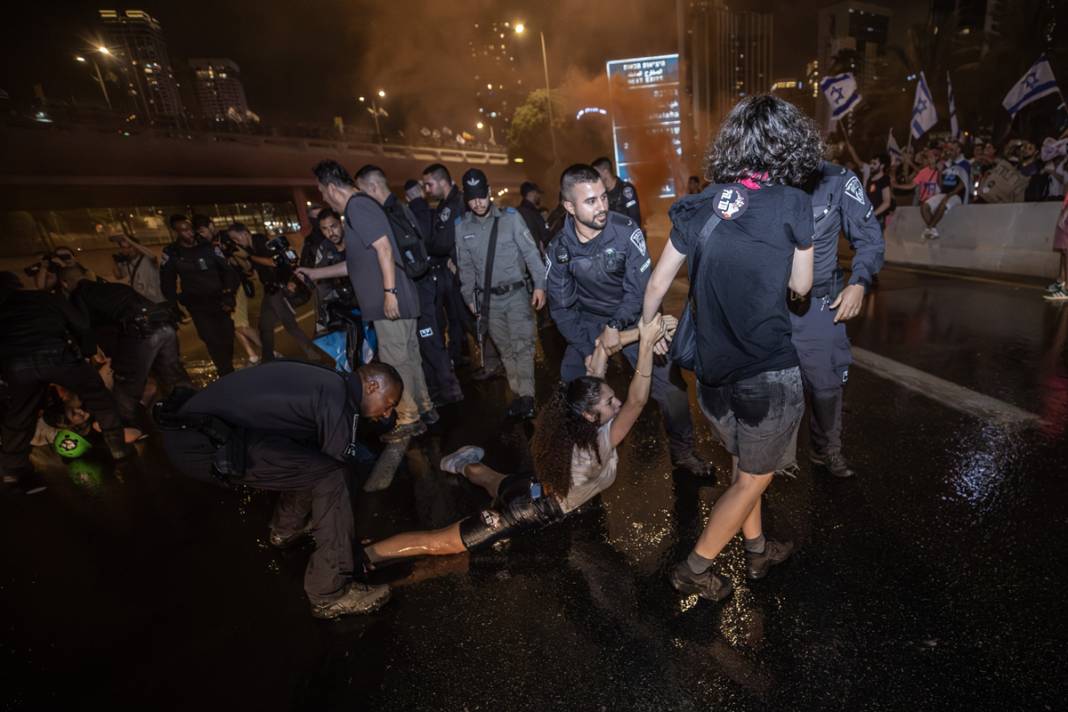 'Yargı reformu' protestoları 27. haftasında: İsrail polisinden TOMA'lı müdahale 13