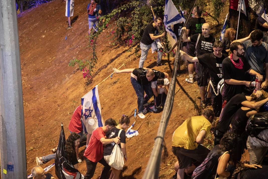 'Yargı reformu' protestoları 27. haftasında: İsrail polisinden TOMA'lı müdahale 7