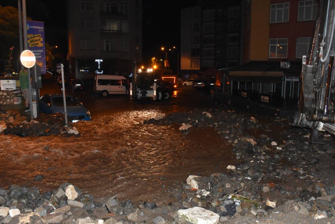 Ordu'yu hem sel hem heyelan vurdu! 19