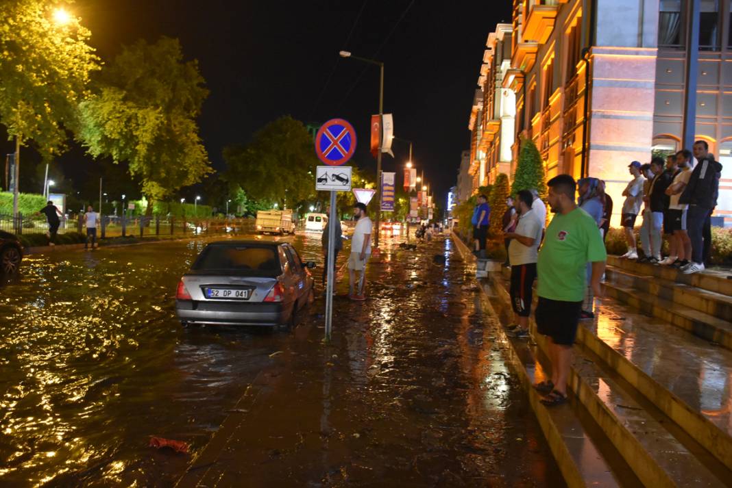 Ordu'yu hem sel hem heyelan vurdu! 17