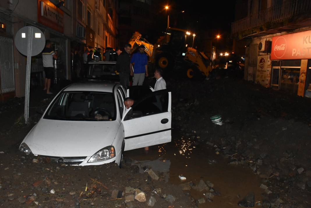 Ordu'yu hem sel hem heyelan vurdu! 1