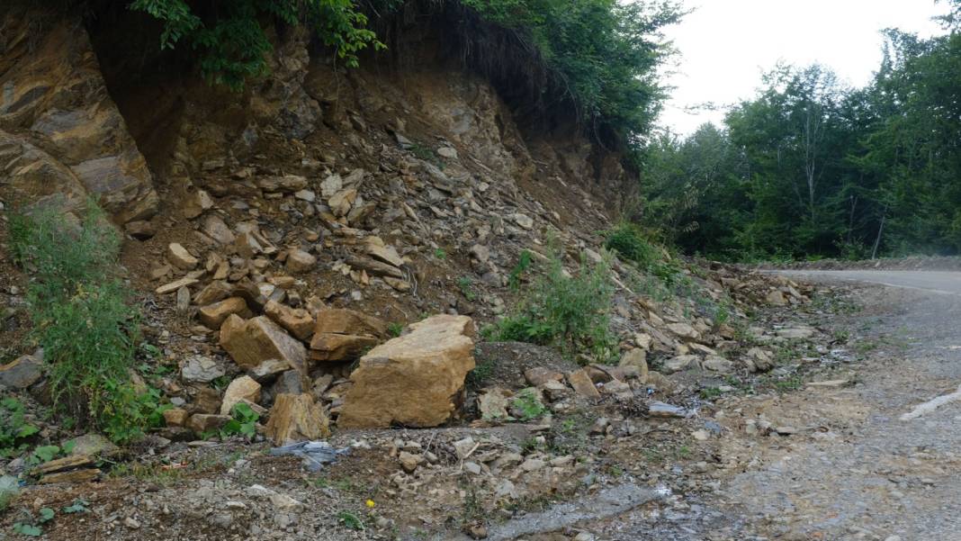'Kırmızı kod' uyarısı yapılmıştı: Dereler taştı, yollar göle döndü, evleri su bastı! 6