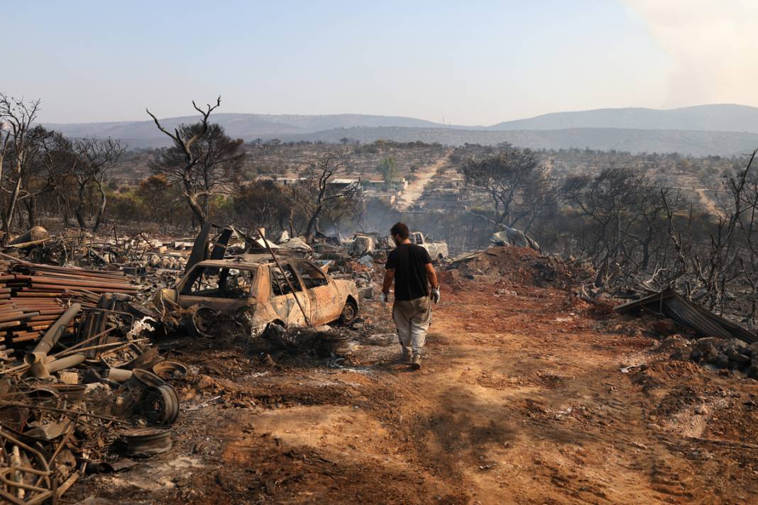 Yunanistan yedi gündür alevlere teslim: 40 bin kişi tahliye edildi 22