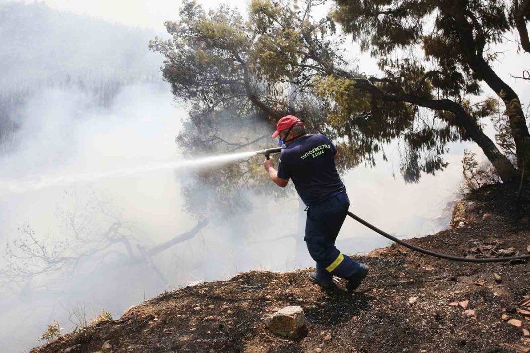 Rodos'taki yangın altıncı gününde: Binlerce kişi tahliye edildi 15