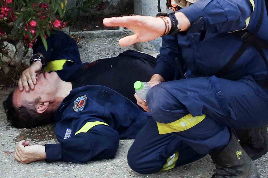 Yunanistan yedi gündür alevlere teslim: 40 bin kişi tahliye edildi 20