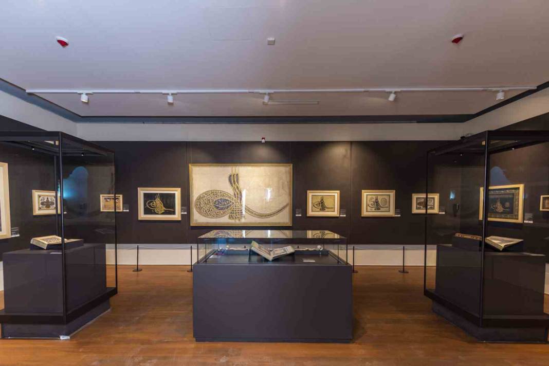 Hepsi Topkapı Sarayı depolarından çıktı: Büyüleyici eserler 'Hazine Koğuşu'nda 15