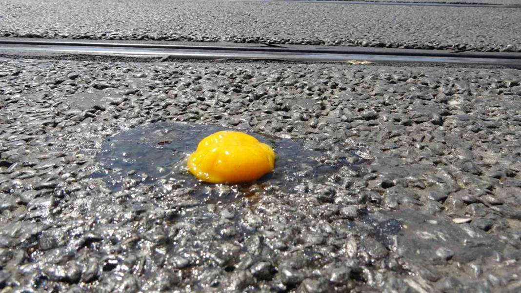 İstanbul’da sıcaklık 38 dereceyi aştı! Taksim'de asfaltta yumurta 7