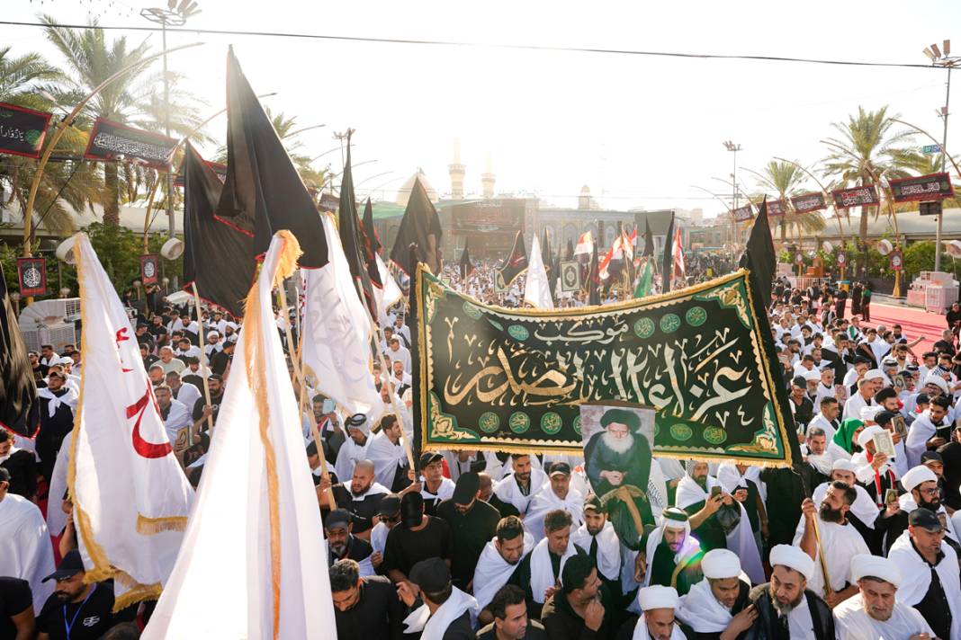 Kur'an yakma eylemleri Kerbela'da protesto edildi: Binlerce Sadr destekçisi katıldı 15