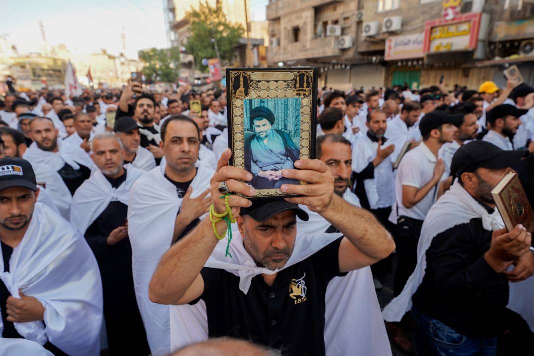 Kur'an yakma eylemleri Kerbela'da protesto edildi: Binlerce Sadr destekçisi katıldı 10