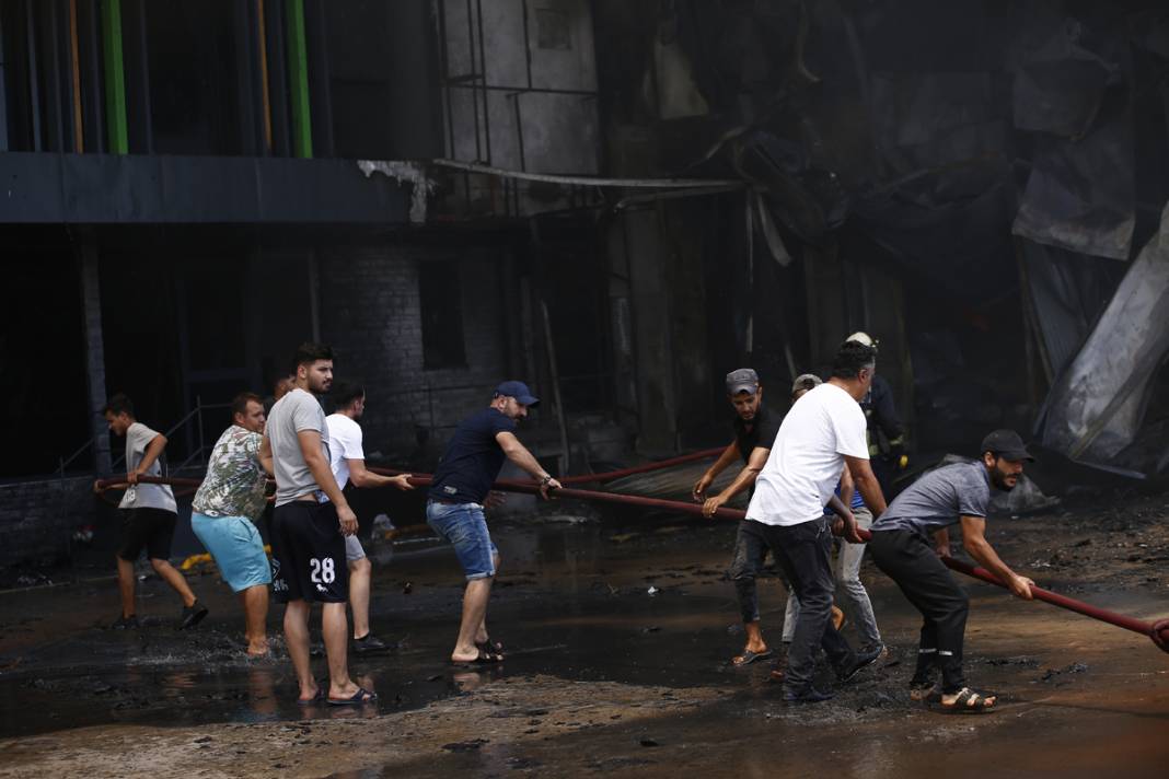 Antalya’daki çiçek üretim tesisi alevlere teslim 3