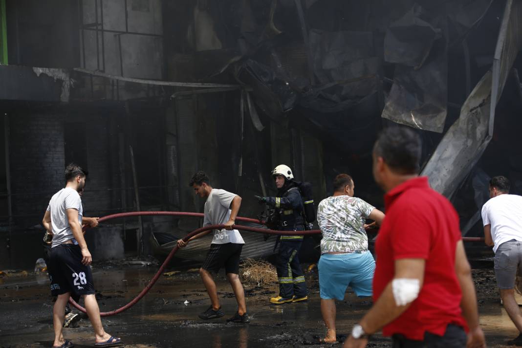 Antalya’daki çiçek üretim tesisi alevlere teslim 2