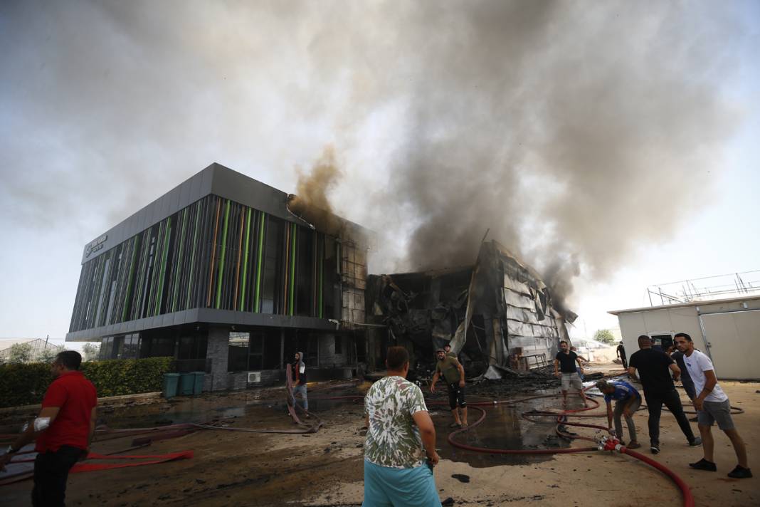 Antalya’daki çiçek üretim tesisi alevlere teslim 1