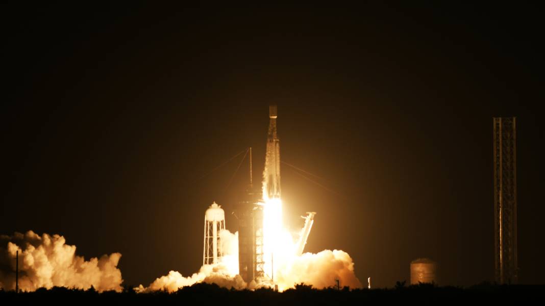 SpaceX, Jupiter 3/EchoStar uydusunu fırlattı 9