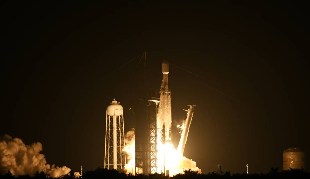 SpaceX, Jupiter 3/EchoStar uydusunu fırlattı 4