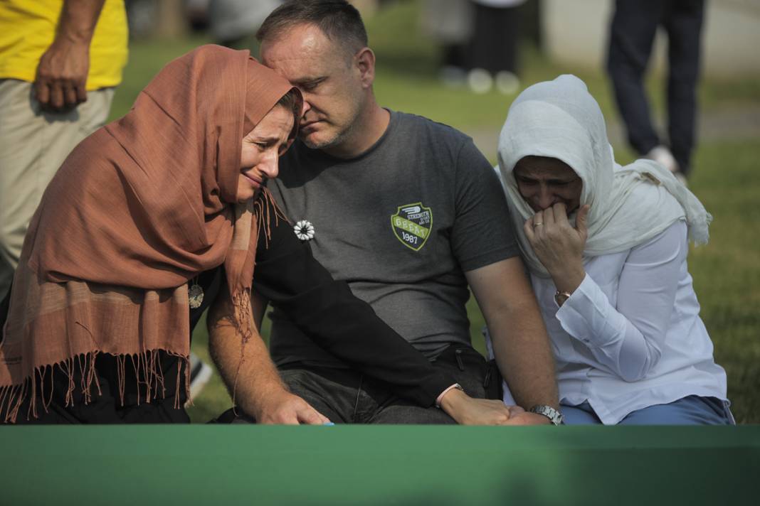 Bosna Hersek'in 28 yıldır kanayan yarası: Srebrenitsa'da katledilenler defnedilecek 4