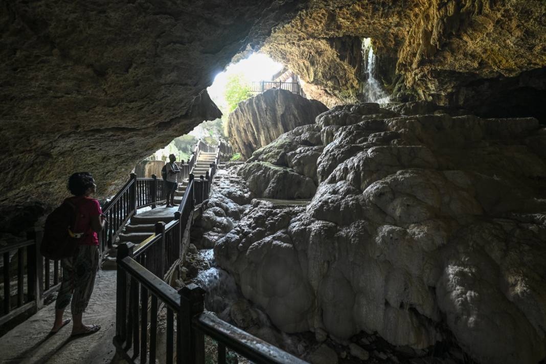 Şifa dağıtan mağaraya ziyaretçi akını: Yer altındaki gizli Pamukkale 4