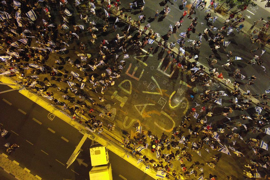 Netanyahu vazgeçmiyor İsrailliler direniyor: Kritik haftada meydan eylemcilerin 2