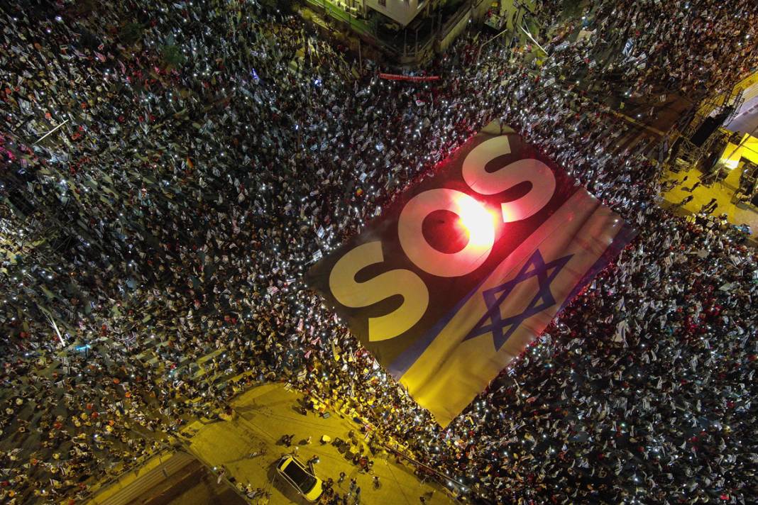 Netanyahu vazgeçmiyor İsrailliler direniyor: Kritik haftada meydan eylemcilerin 1