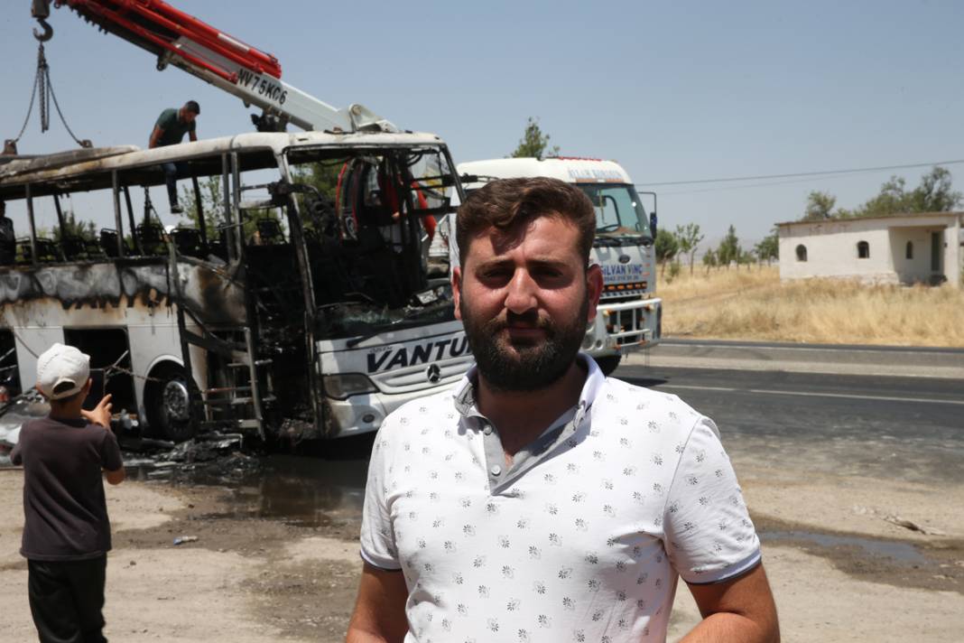 Faciaya ramak kala! İçi yolcu dolu otobüs küle döndü 1