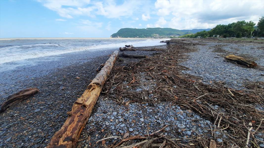 'Kırmızı kod' uyarısı yapılmıştı: Dereler taştı, yollar göle döndü, evleri su bastı! 41