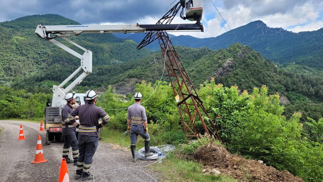 'Kırmızı kod' uyarısı yapılmıştı: Dereler taştı, yollar göle döndü, evleri su bastı! 15