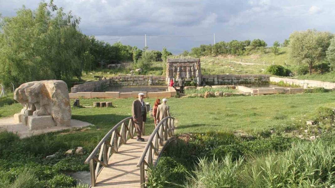 Dünyada bir benzeri yok! Konya'da görenleri büyüleyen tapınak 1