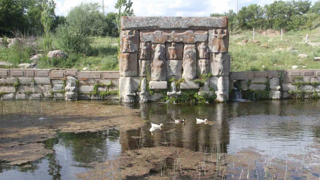 Dünyada bir benzeri yok! Konya'da görenleri büyüleyen tapınak 3
