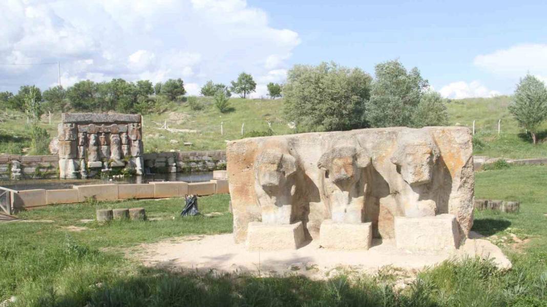 Dünyada bir benzeri yok! Konya'da görenleri büyüleyen tapınak 5