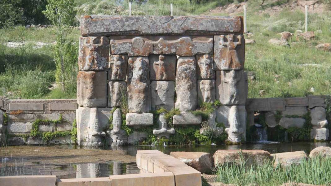 Dünyada bir benzeri yok! Konya'da görenleri büyüleyen tapınak 7