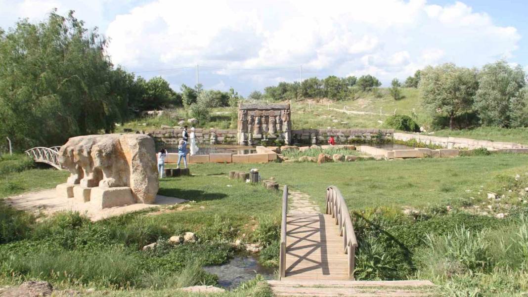 Dünyada bir benzeri yok! Konya'da görenleri büyüleyen tapınak 8