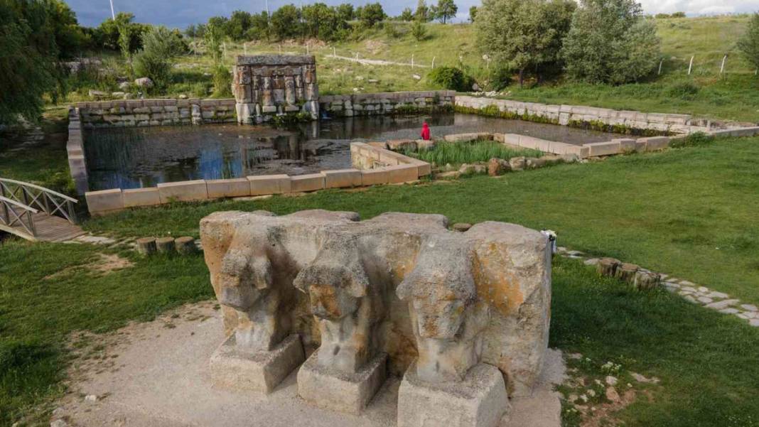 Dünyada bir benzeri yok! Konya'da görenleri büyüleyen tapınak 9