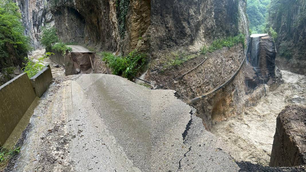 'Kırmızı kod' uyarısı yapılmıştı: Dereler taştı, yollar göle döndü, evleri su bastı! 18