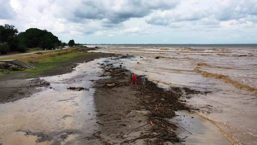 'Kırmızı kod' uyarısı yapılmıştı: Dereler taştı, yollar göle döndü, evleri su bastı! 8