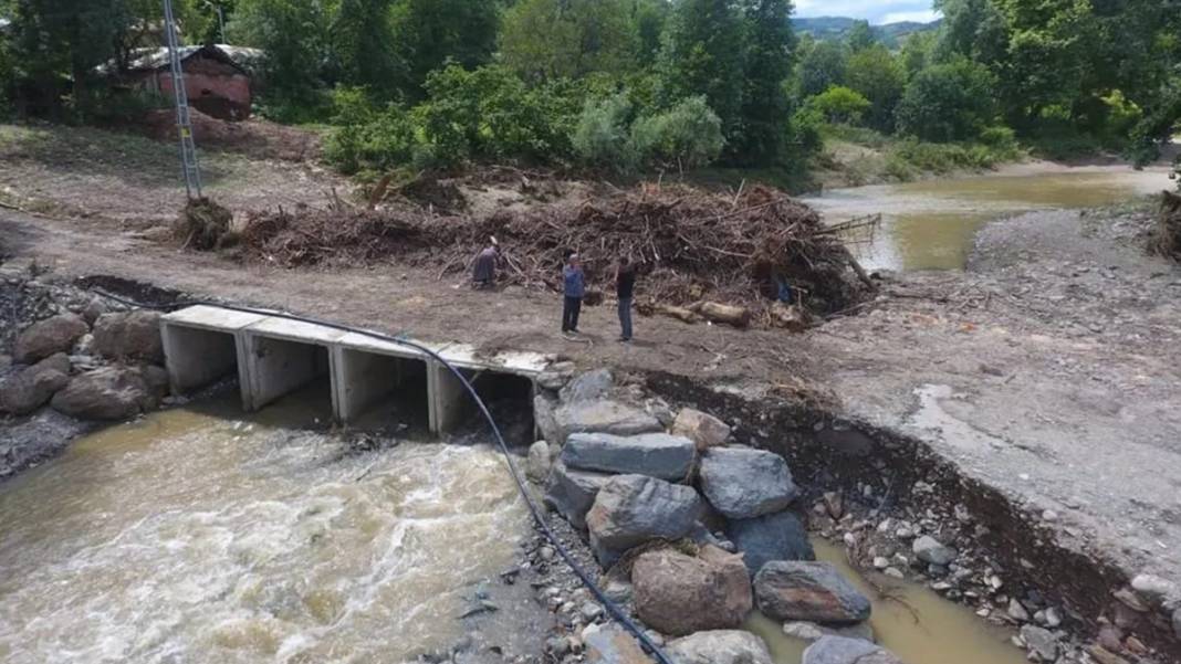 'Kırmızı kod' uyarısı yapılmıştı: Dereler taştı, yollar göle döndü, evleri su bastı! 4