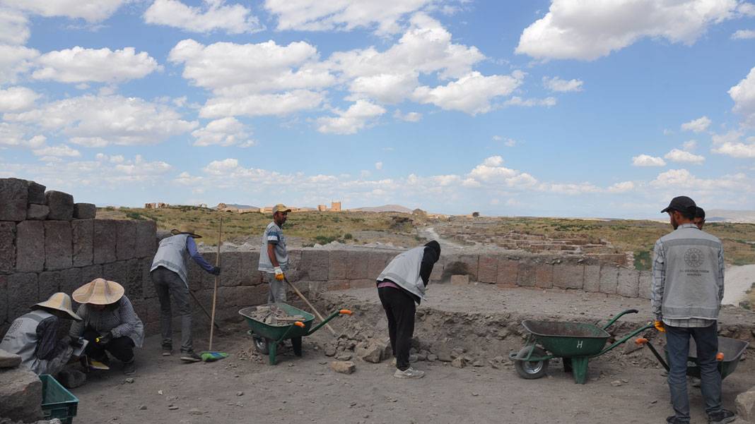 Ani'nin saklı tarihi gün yüzüne çıkarılıyor 16