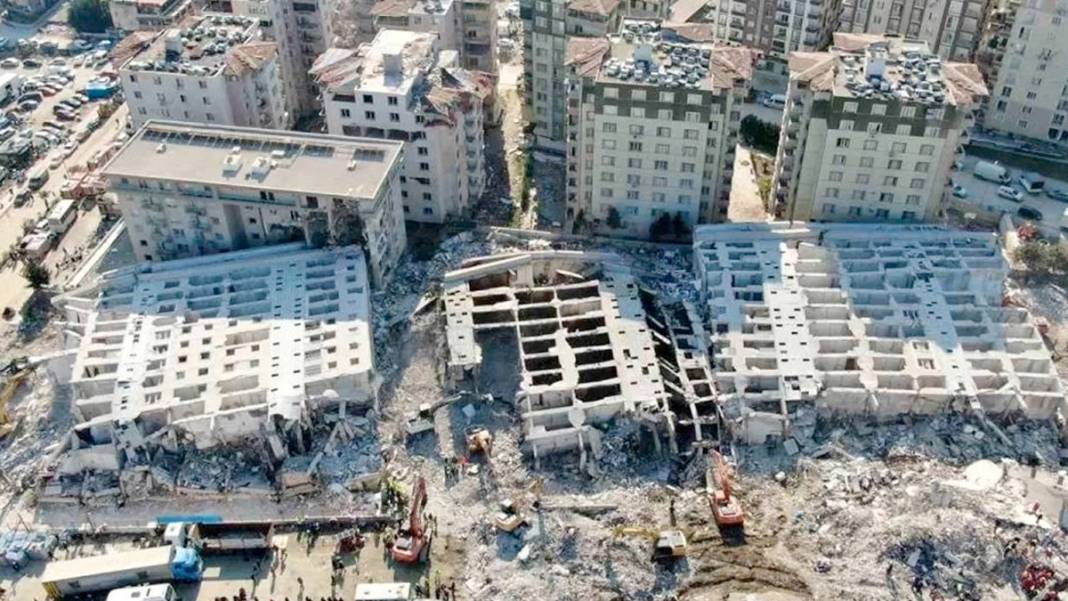 Yüzlerce kişiye mezar olmuştu: Rönesans'ın son bloğu da yıkıldı 4