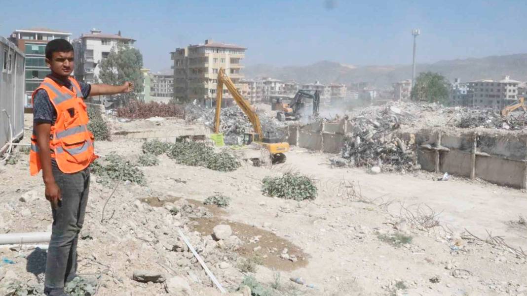 Yüzlerce kişiye mezar olmuştu: Rönesans'ın son bloğu da yıkıldı 1