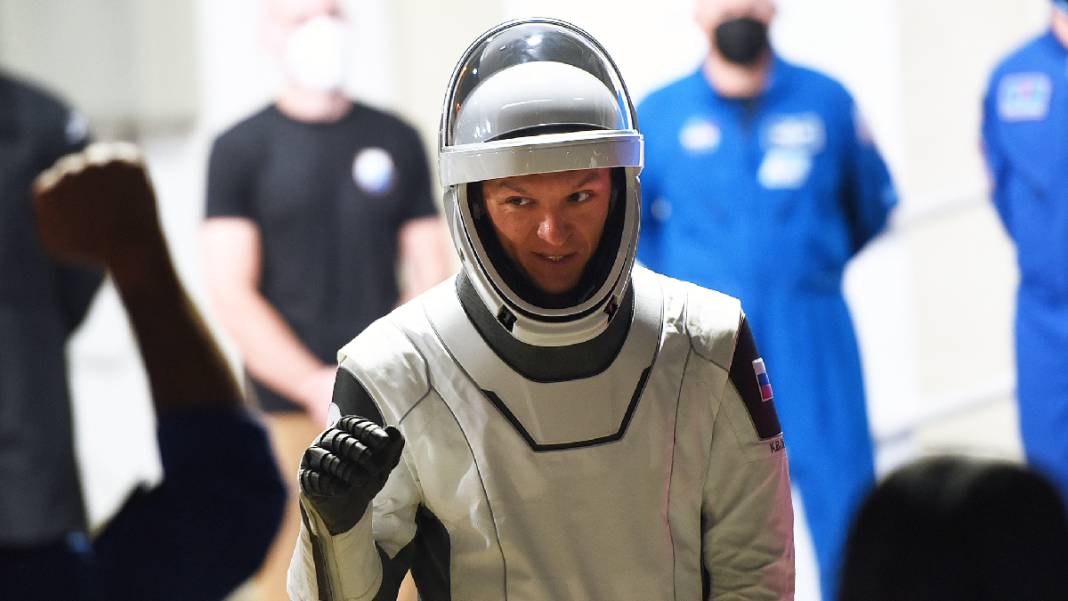 SpaceX roketi dört kişilik mürettebatıyla fırlatıldı 2