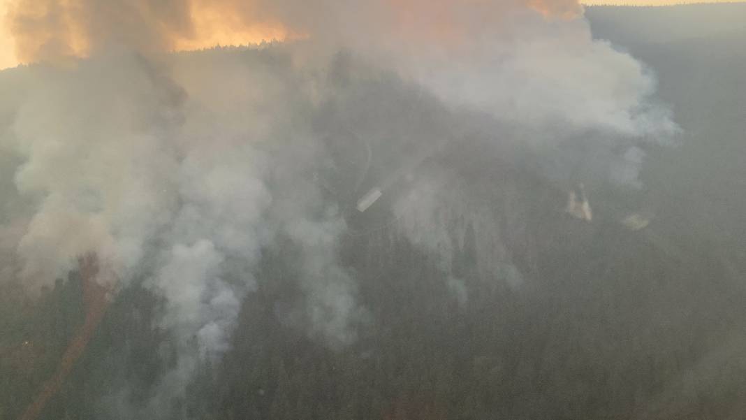 Felaket havadan görüntülendi: Kanada aylardır alevlere teslim 2