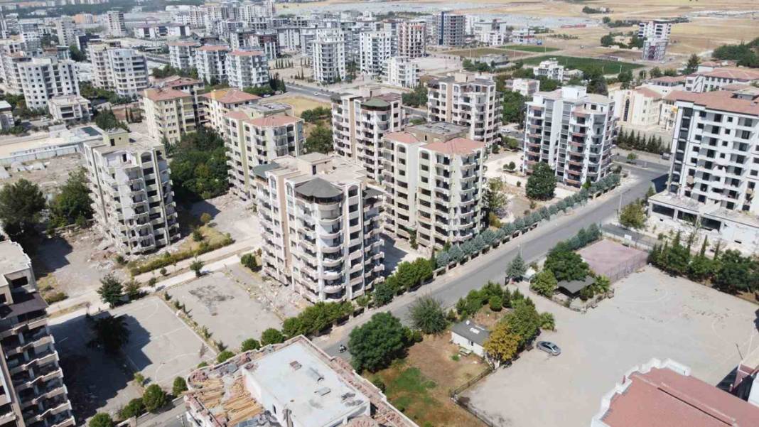 Depremin vurduğu Adıyaman'dan hüzünlendiren kareler: Hayalet şehre döndü 6