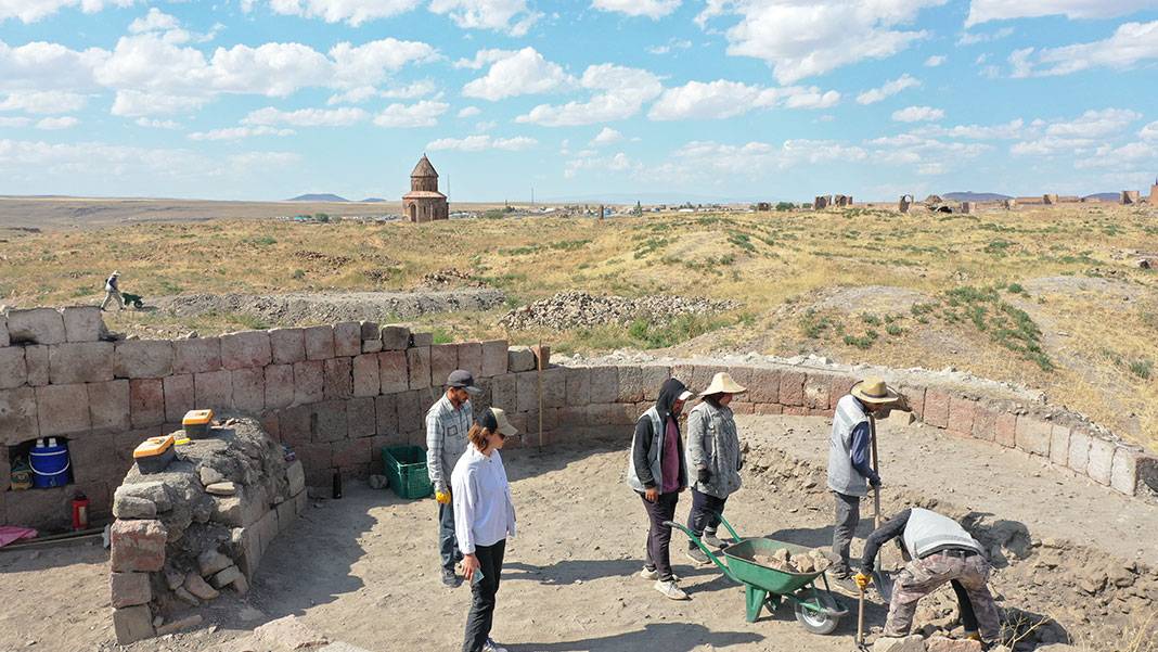 Ani'nin saklı tarihi gün yüzüne çıkarılıyor 9