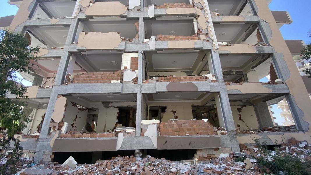 Depremin vurduğu Adıyaman'dan hüzünlendiren kareler: Hayalet şehre döndü 4