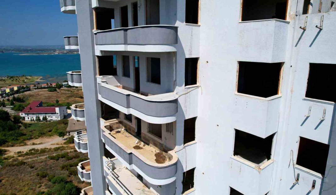 Milyonluk hayalet evler... Depremde orta hasar aldılar ama hala yıkılmıyorlar 5