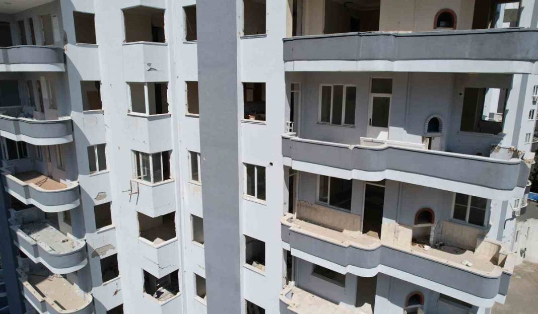 Milyonluk hayalet evler... Depremde orta hasar aldılar ama hala yıkılmıyorlar 6