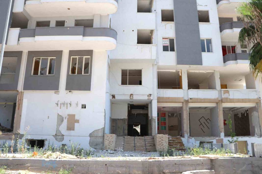 Milyonluk hayalet evler... Depremde orta hasar aldılar ama hala yıkılmıyorlar 2