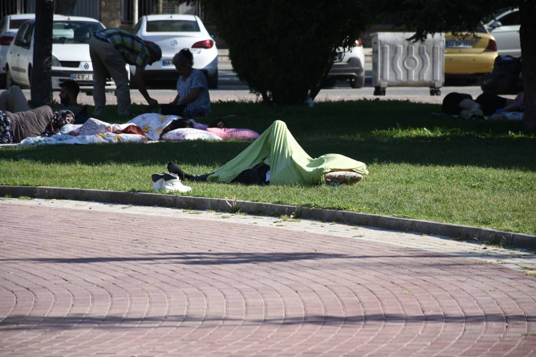 Malatya'da 5,3 korkusu: Depremden sonra parklarda sabahladılar 7