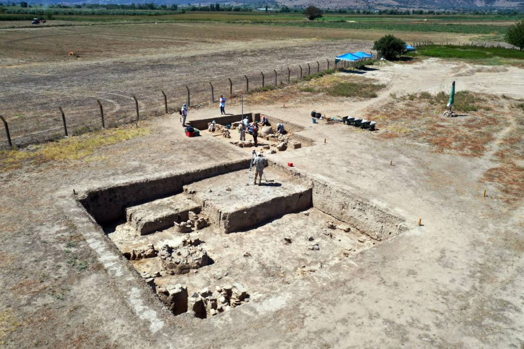 Tepecik Höyüğü'nde müthiş 'sürpriz': 14. yüzyılda saray ve mabet olarak kullanılıyordu 8